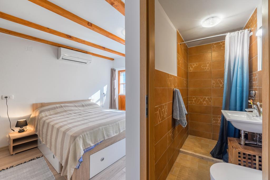 Apartment Pod Kastilom Jelsa  Exterior photo
