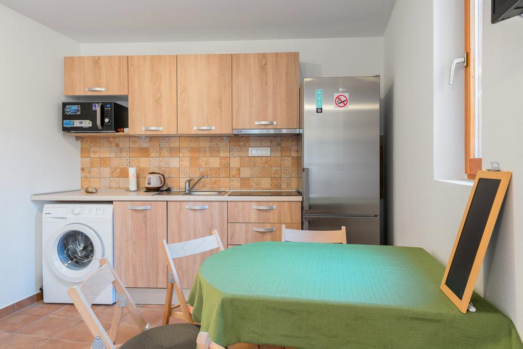 Apartment Pod Kastilom Jelsa  Exterior photo